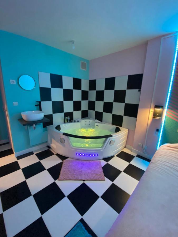 Capsule Miami Vice - Jacuzzi - Billard - Ecran Cinema & Netflix - Ping-Pong - Nintendo & Jeux- Lievin Bagian luar foto