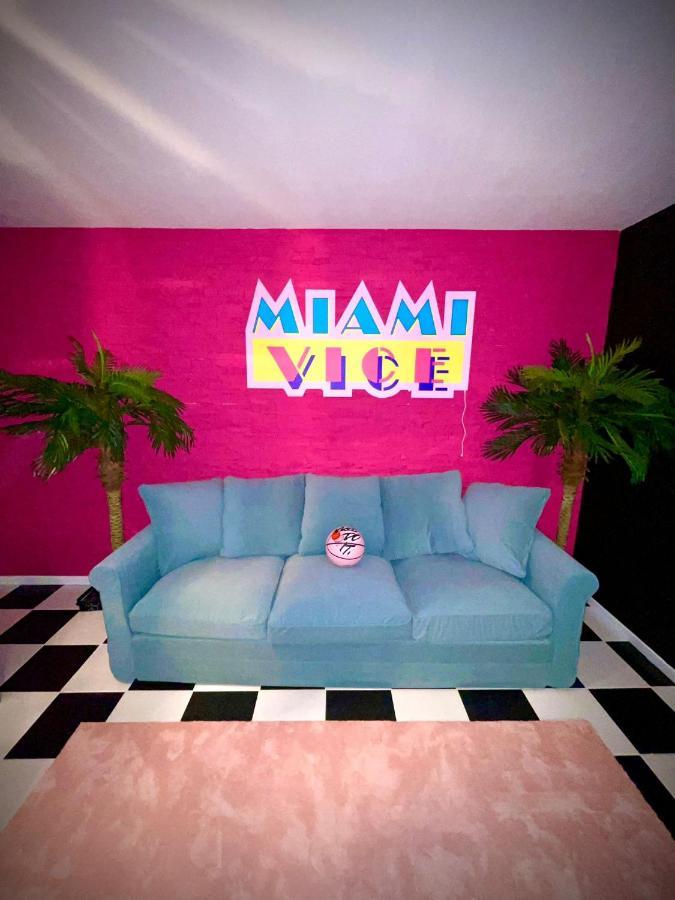 Capsule Miami Vice - Jacuzzi - Billard - Ecran Cinema & Netflix - Ping-Pong - Nintendo & Jeux- Lievin Bagian luar foto