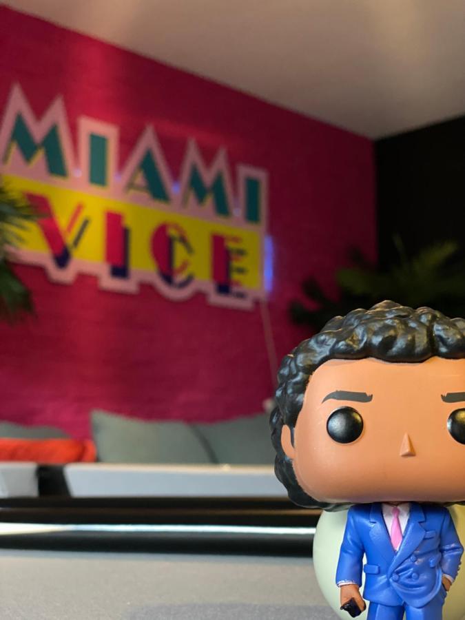Capsule Miami Vice - Jacuzzi - Billard - Ecran Cinema & Netflix - Ping-Pong - Nintendo & Jeux- Lievin Bagian luar foto