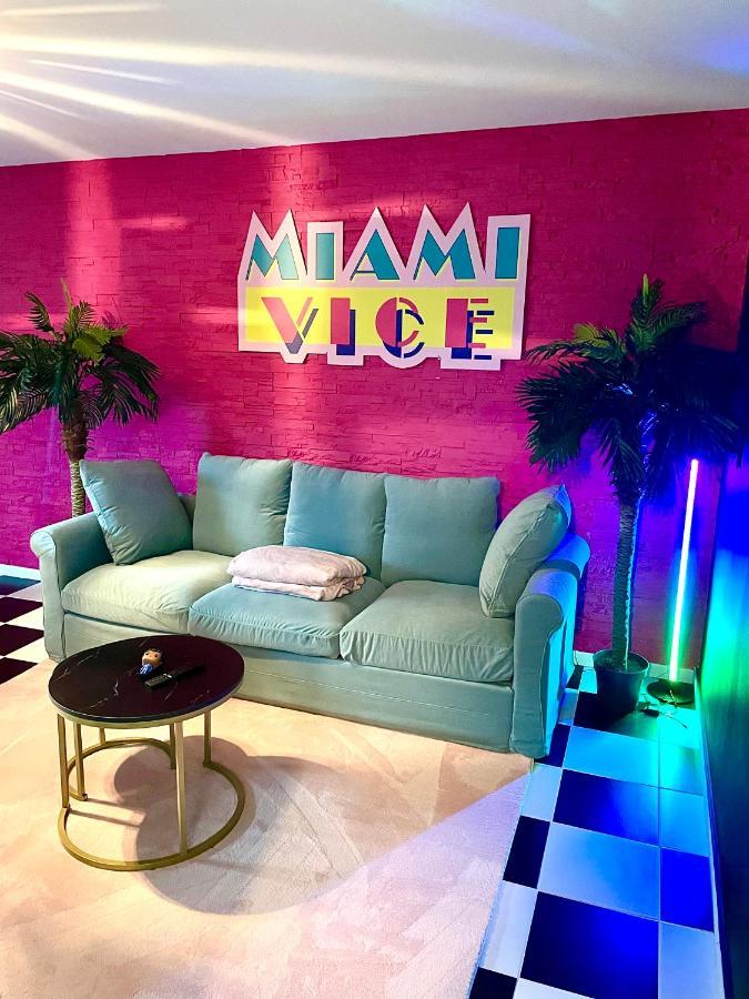 Capsule Miami Vice - Jacuzzi - Billard - Ecran Cinema & Netflix - Ping-Pong - Nintendo & Jeux- Lievin Bagian luar foto