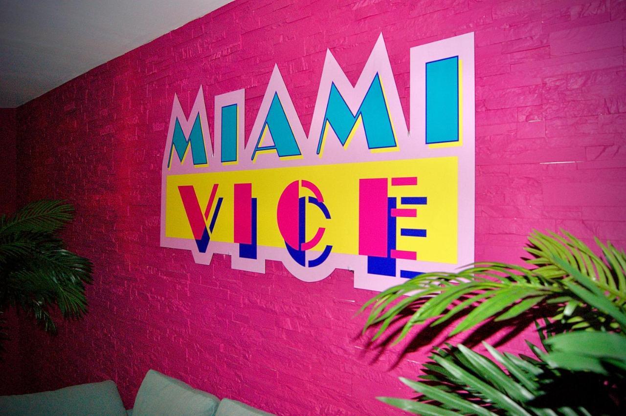 Capsule Miami Vice - Jacuzzi - Billard - Ecran Cinema & Netflix - Ping-Pong - Nintendo & Jeux- Lievin Bagian luar foto