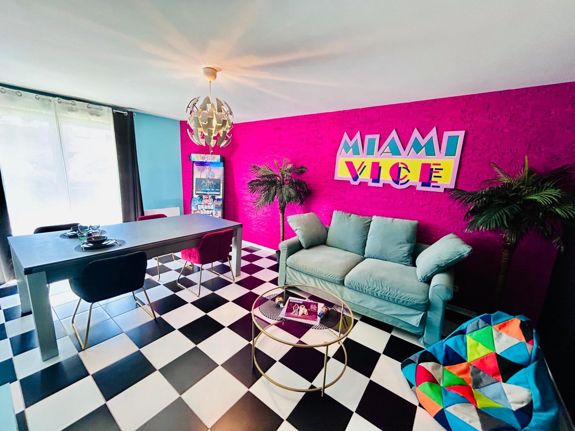 Capsule Miami Vice - Jacuzzi - Billard - Ecran Cinema & Netflix - Ping-Pong - Nintendo & Jeux- Lievin Bagian luar foto
