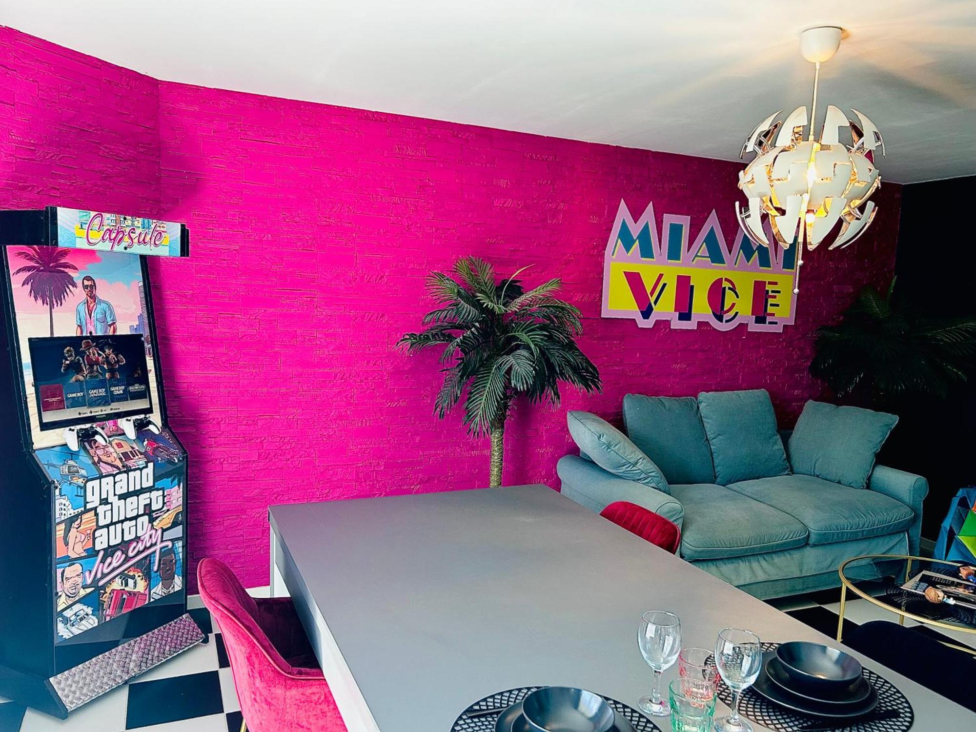 Capsule Miami Vice - Jacuzzi - Billard - Ecran Cinema & Netflix - Ping-Pong - Nintendo & Jeux- Lievin Bagian luar foto