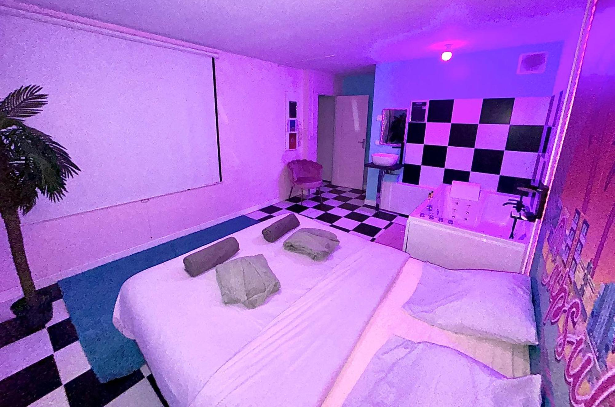 Capsule Miami Vice - Jacuzzi - Billard - Ecran Cinema & Netflix - Ping-Pong - Nintendo & Jeux- Lievin Bagian luar foto