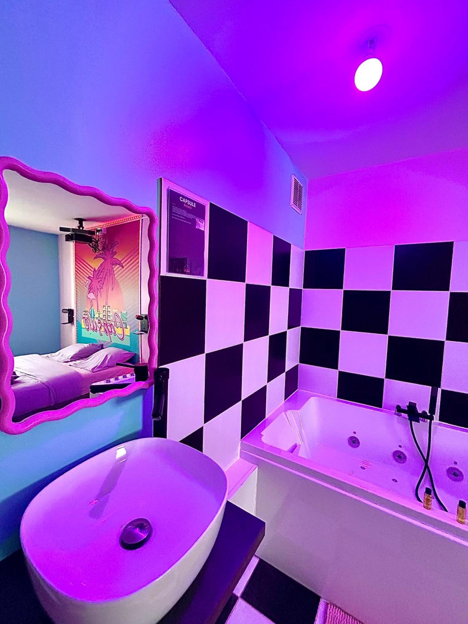 Capsule Miami Vice - Jacuzzi - Billard - Ecran Cinema & Netflix - Ping-Pong - Nintendo & Jeux- Lievin Bagian luar foto