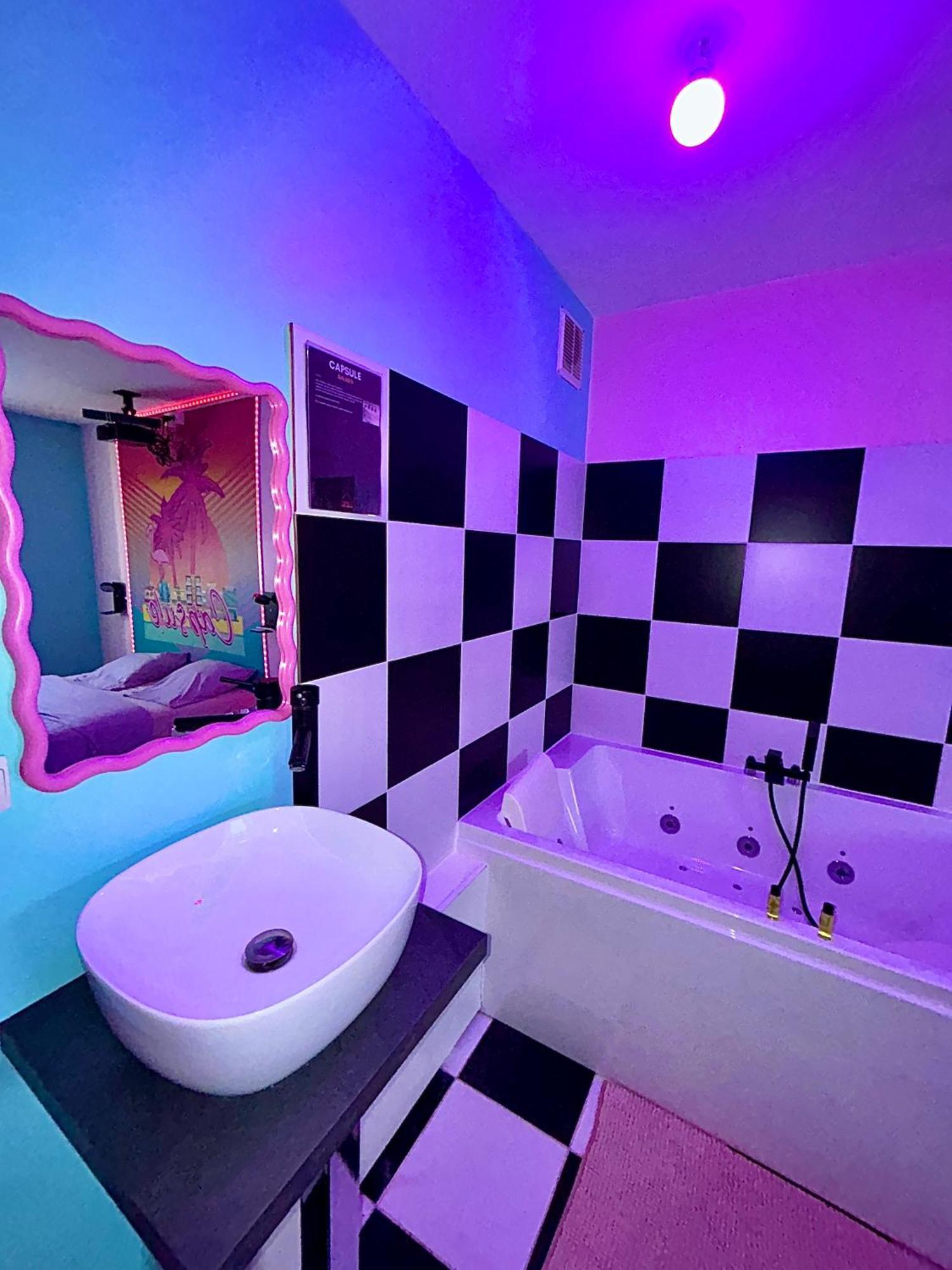 Capsule Miami Vice - Jacuzzi - Billard - Ecran Cinema & Netflix - Ping-Pong - Nintendo & Jeux- Lievin Bagian luar foto